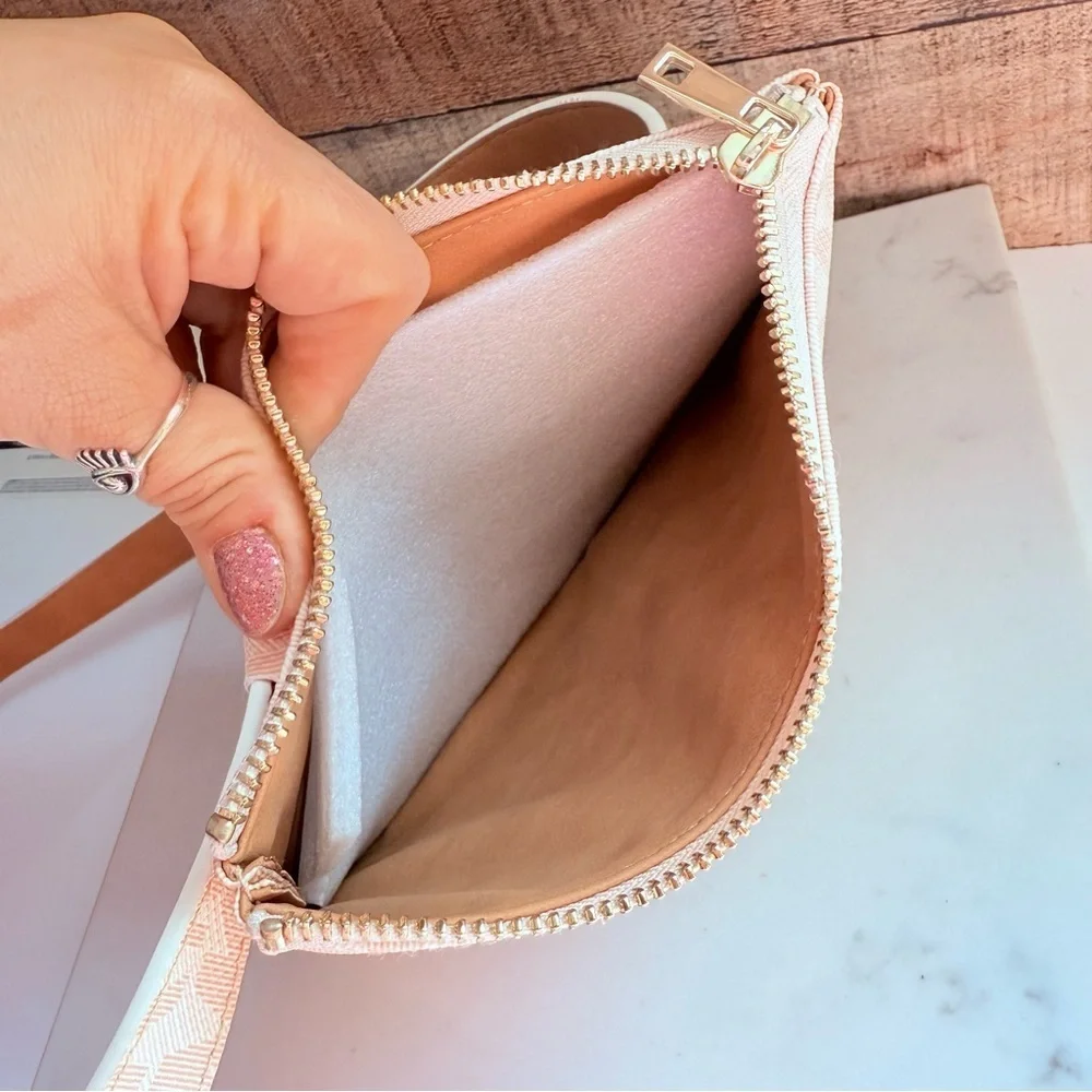 NWOT Micheal Kors Leather Signature Logo Belt Bag in Pink